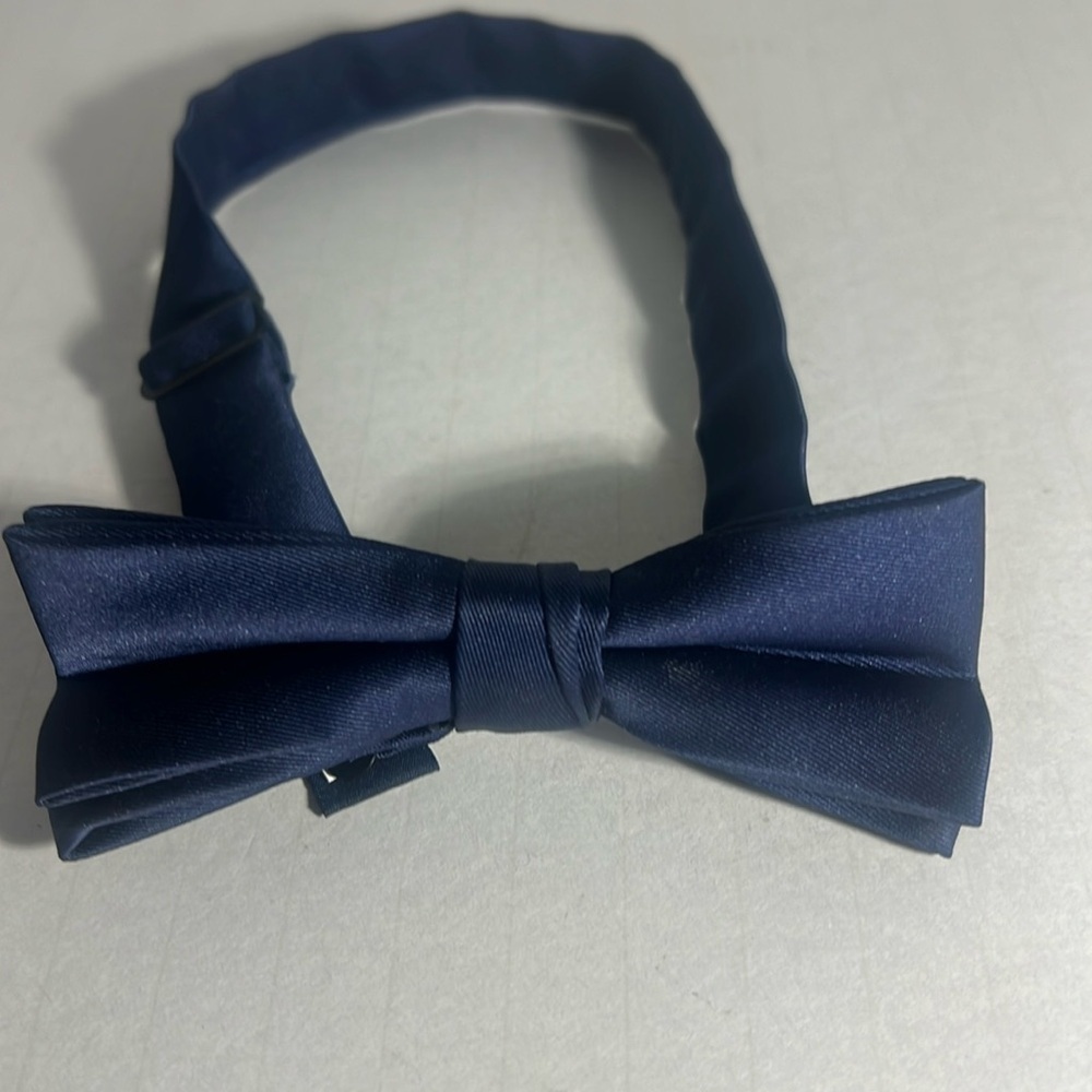👨🏻‍💼Vintage Tommy Hilfiger blue bow tie